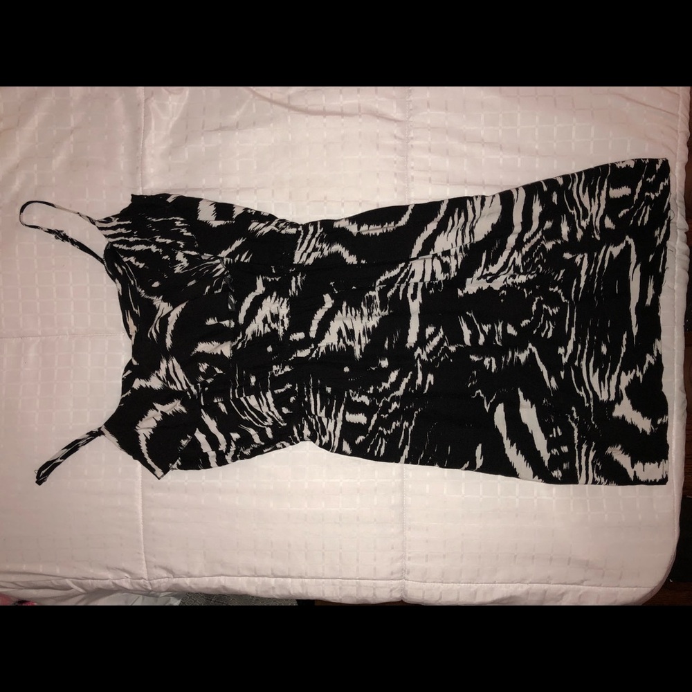 Printed black and white dress